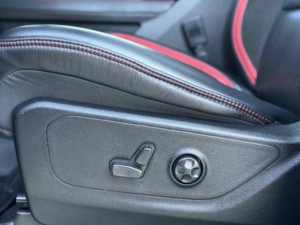 Photo 42 of this Ram 1500