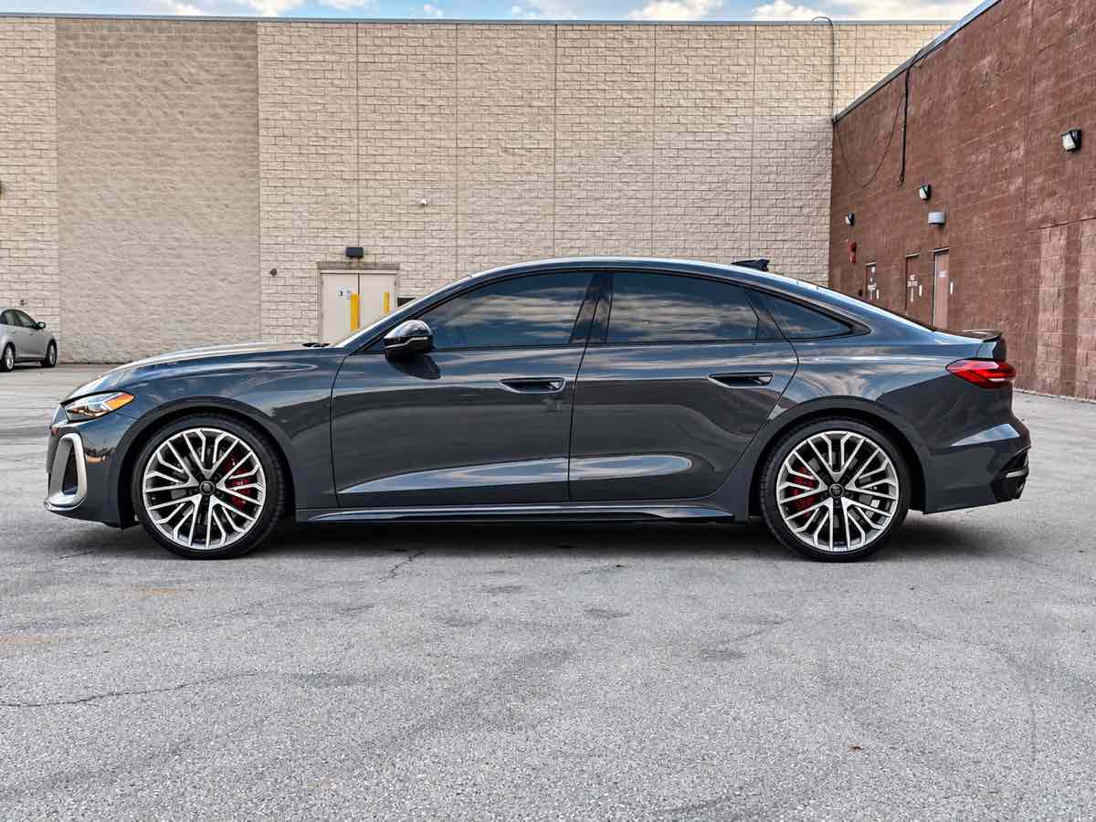 Photo 8 of this Audi S5