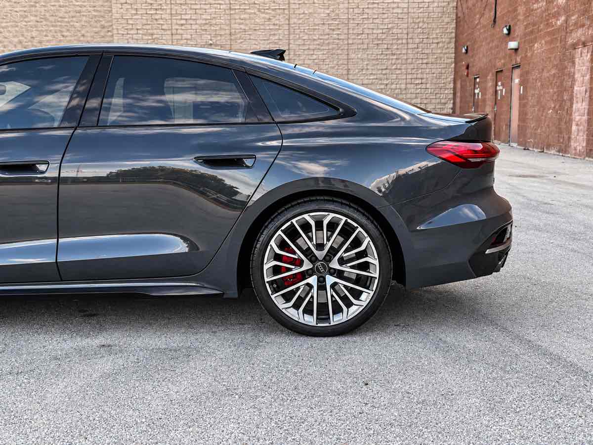 Photo 9 of this Audi S5