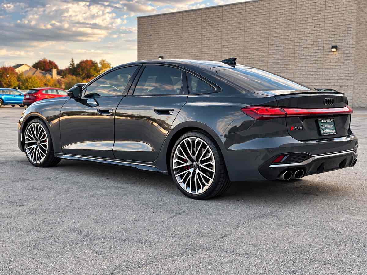 Photo 10 of this Audi S5