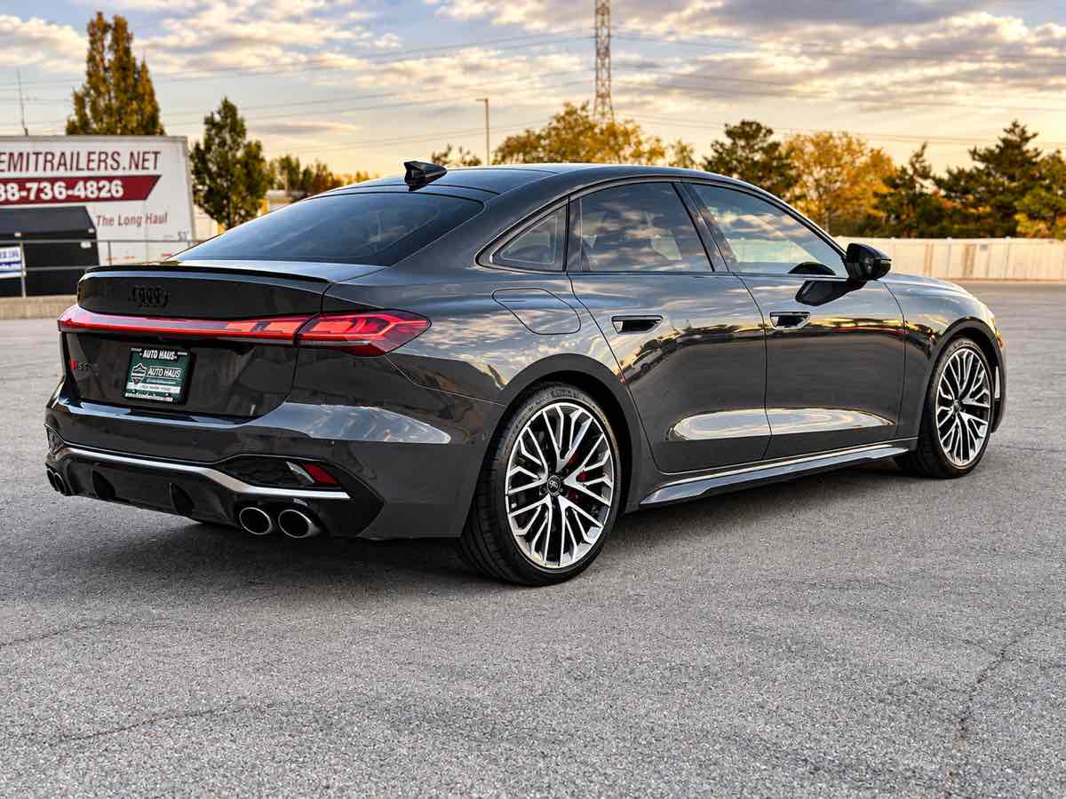Photo 12 of this Audi S5