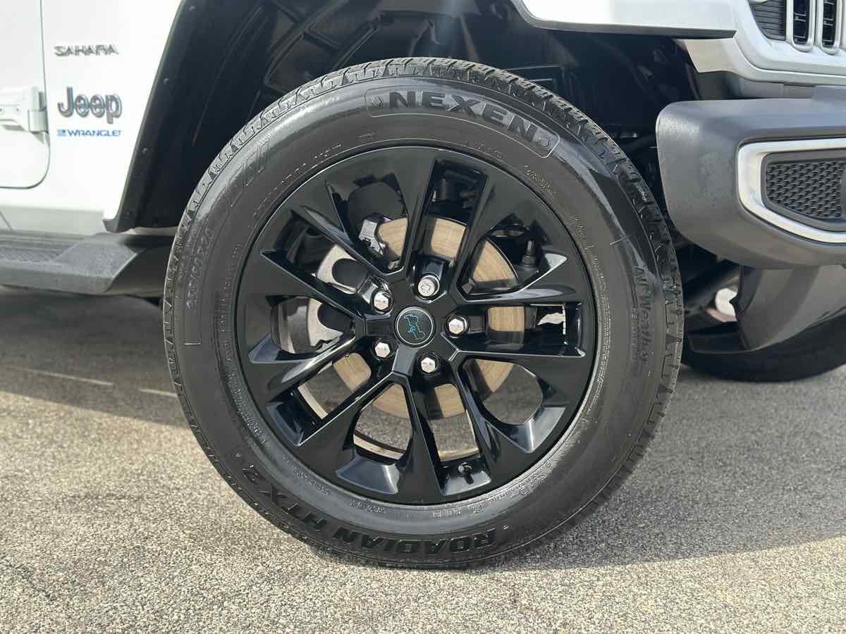 Photo 3 of this Jeep Wrangler 4xe