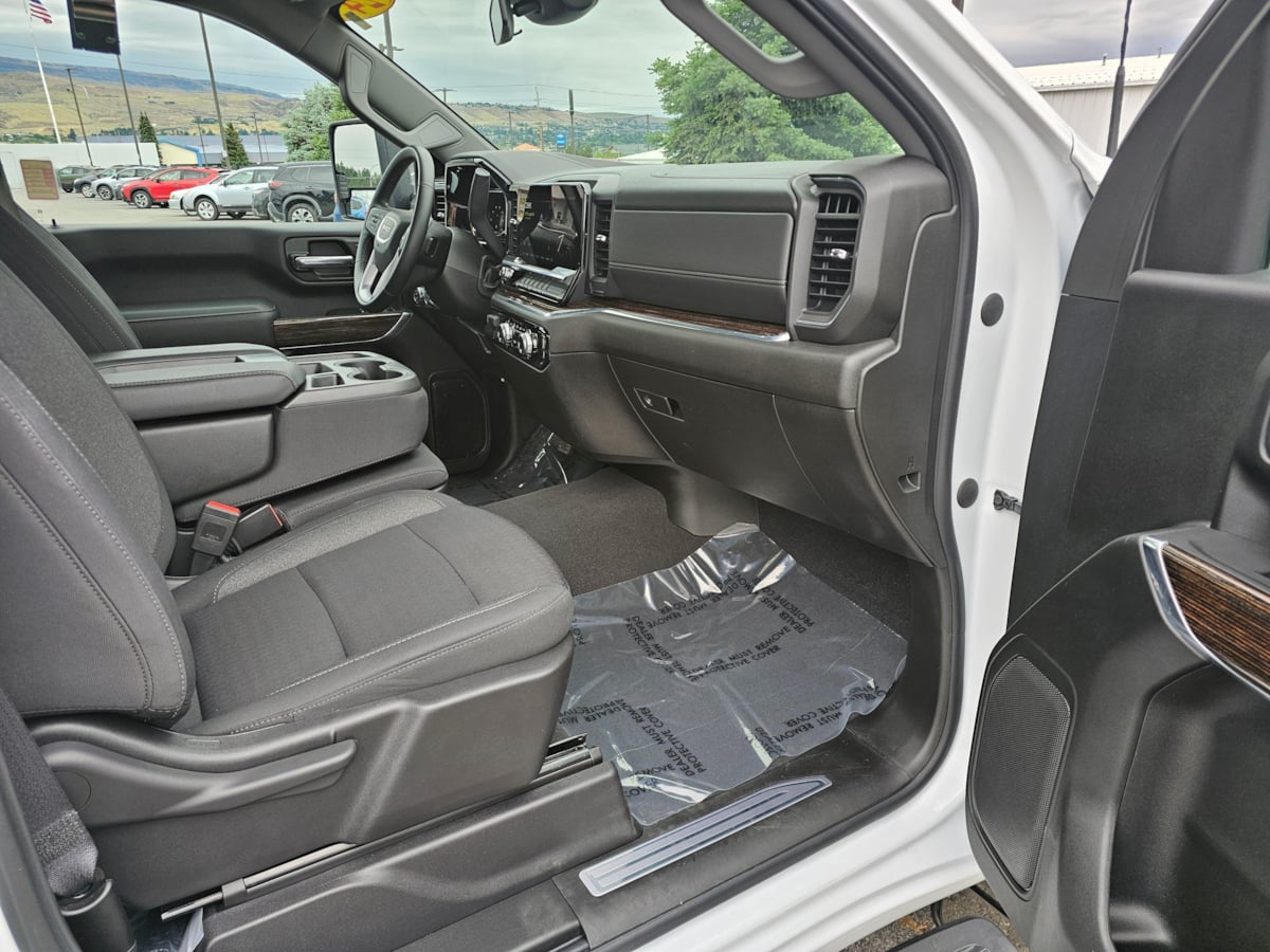 2024 GMC Sierra 3500HD SLE - Photo 18
