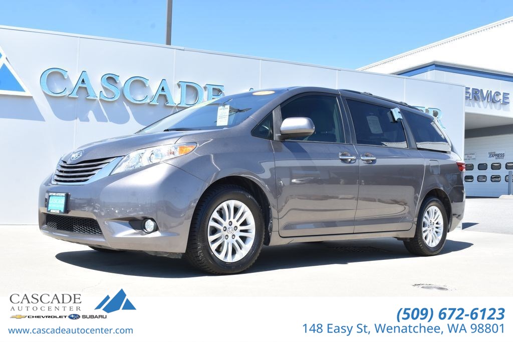 2017 Toyota Sienna XLE V6 7-Passenger Access Seat's photo