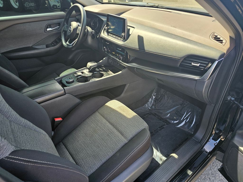 2022 Nissan Rogue SV - Photo 17