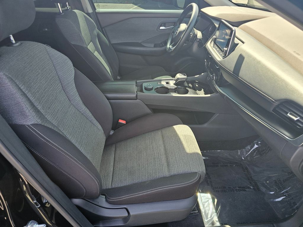 2022 Nissan Rogue SV - Photo 18