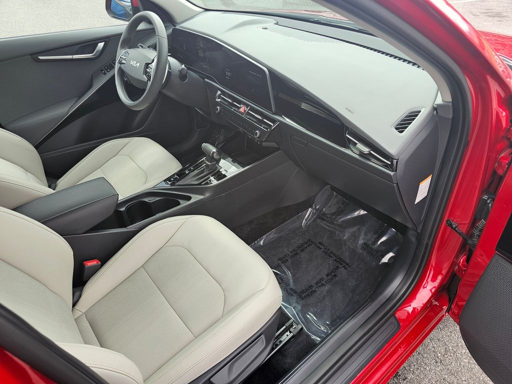 2024 Kia Niro EX - Photo 17