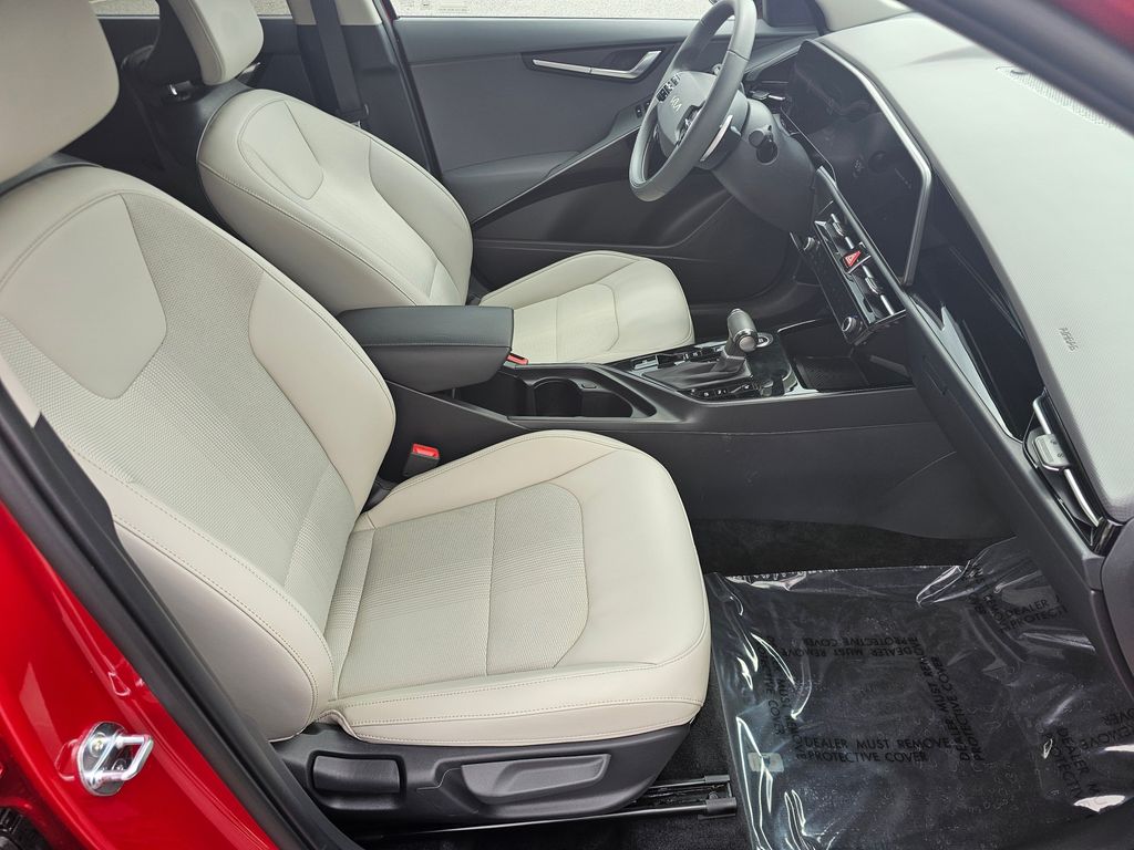 2024 Kia Niro EX - Photo 18