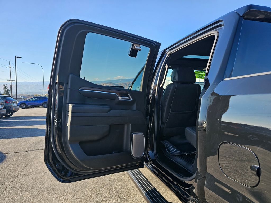Chevrolet Silverado photo 23