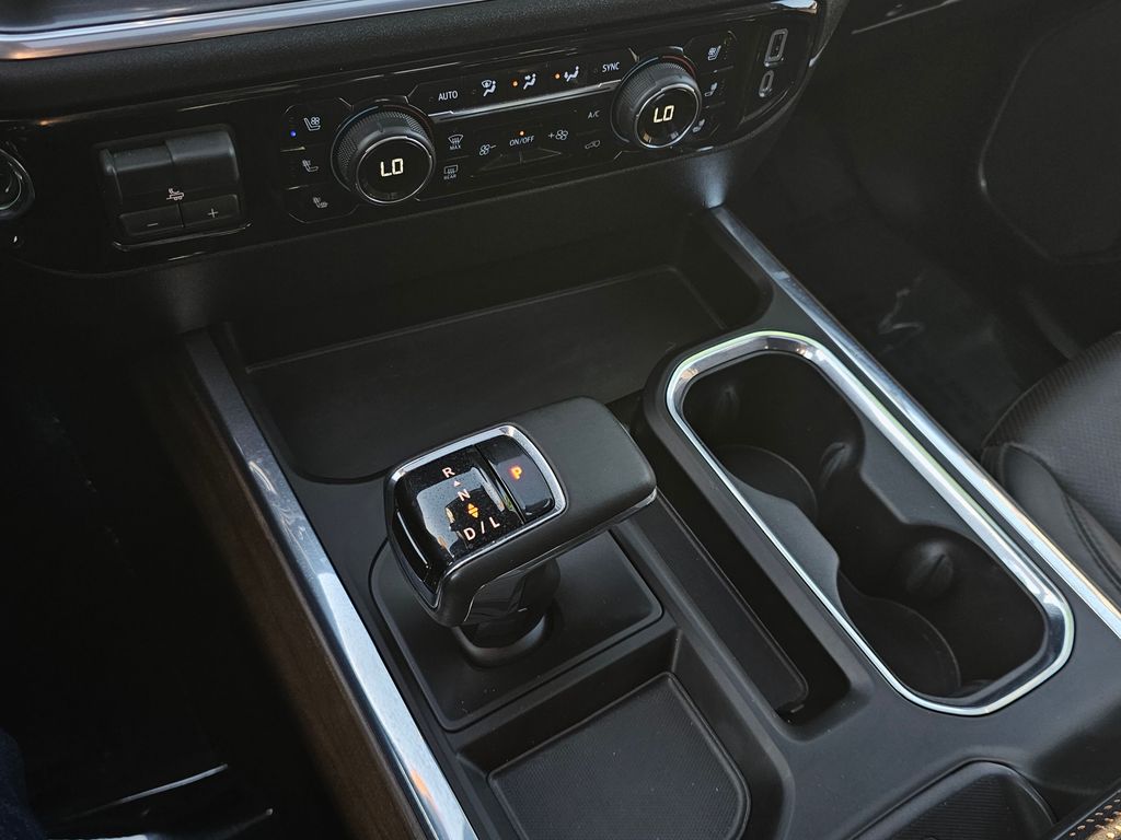 Chevrolet Silverado photo 34