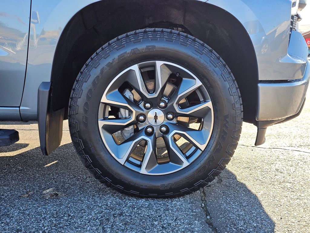 Chevrolet Silverado photo 16