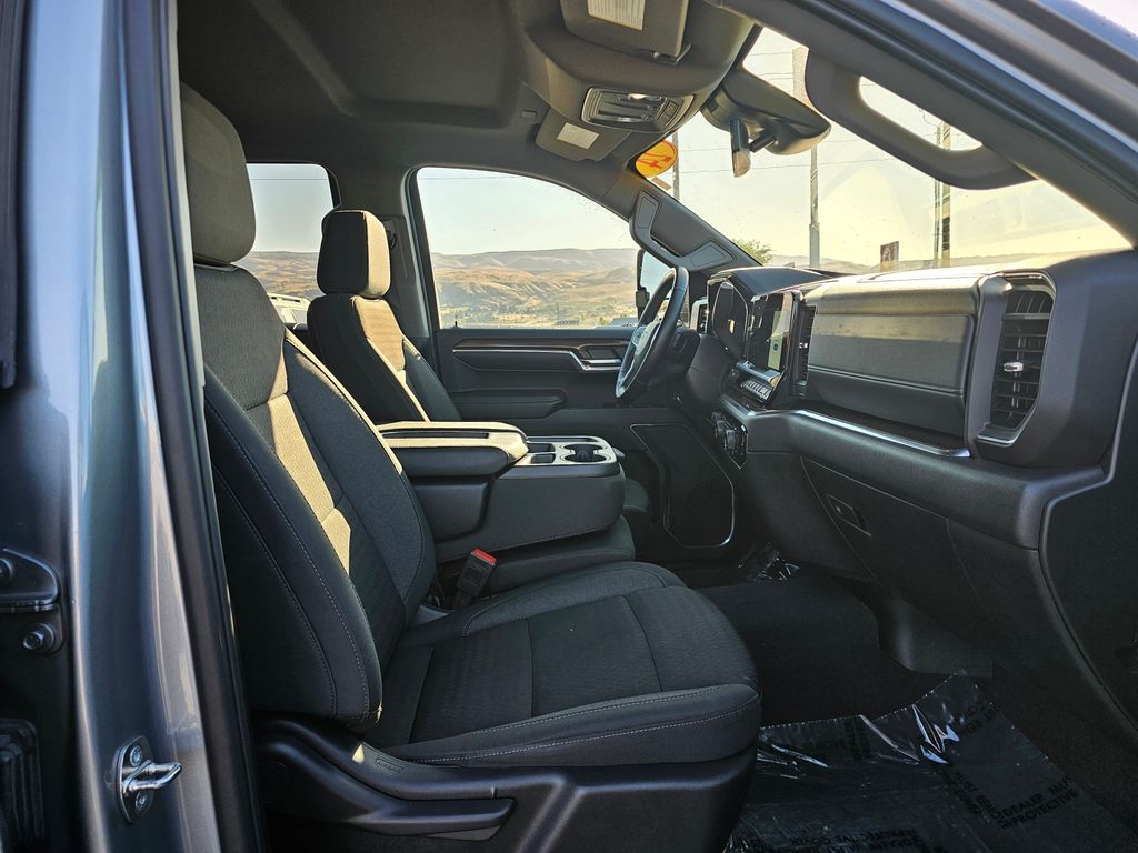Chevrolet Silverado photo 17