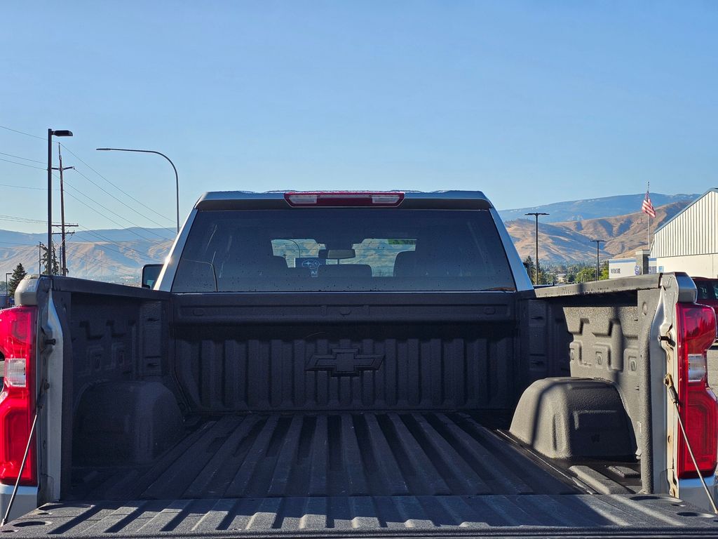 Chevrolet Silverado photo 22