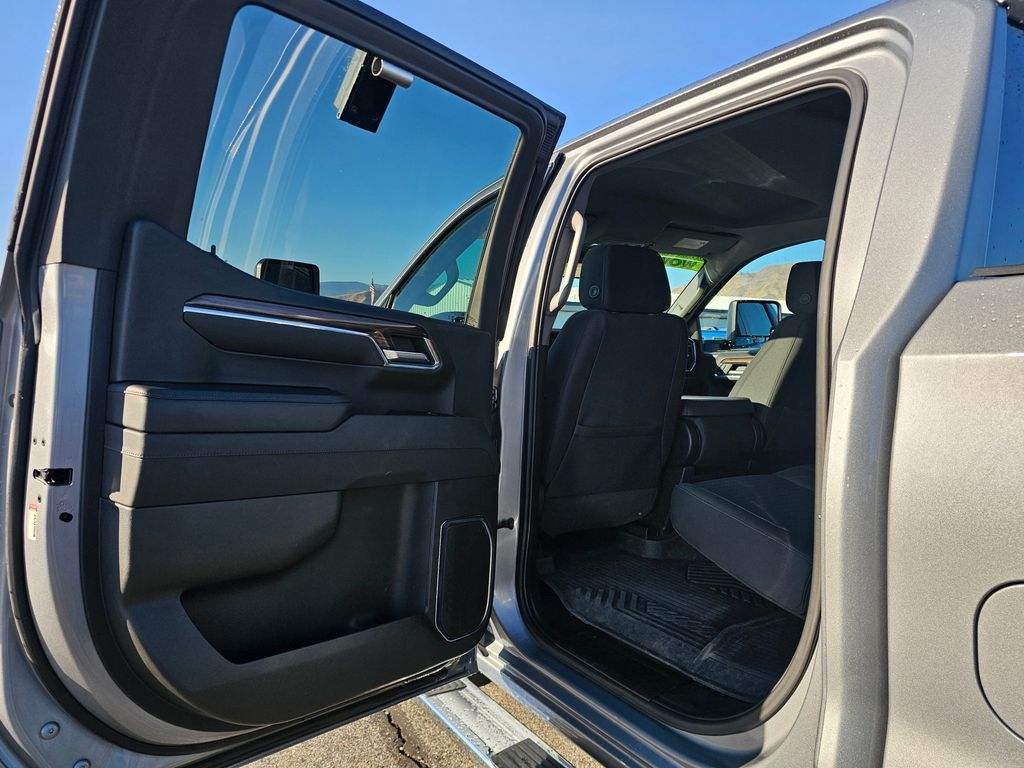 Chevrolet Silverado photo 23