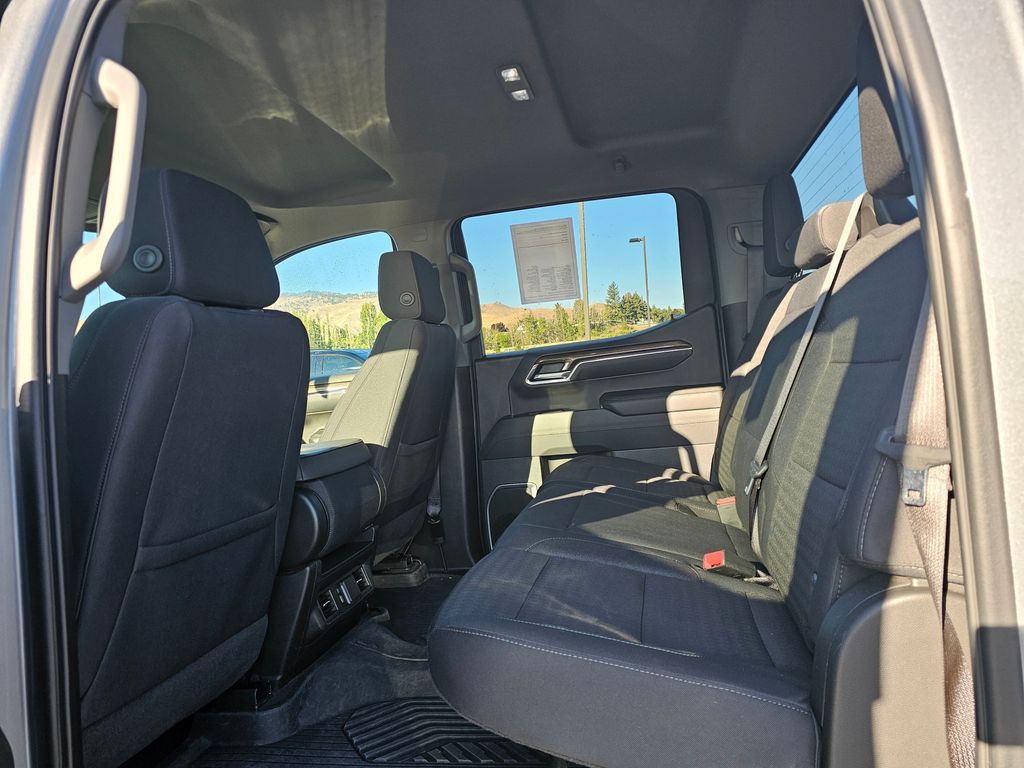Chevrolet Silverado photo 24