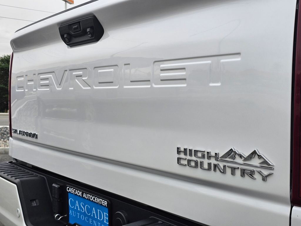 Chevrolet Silverado photo 21