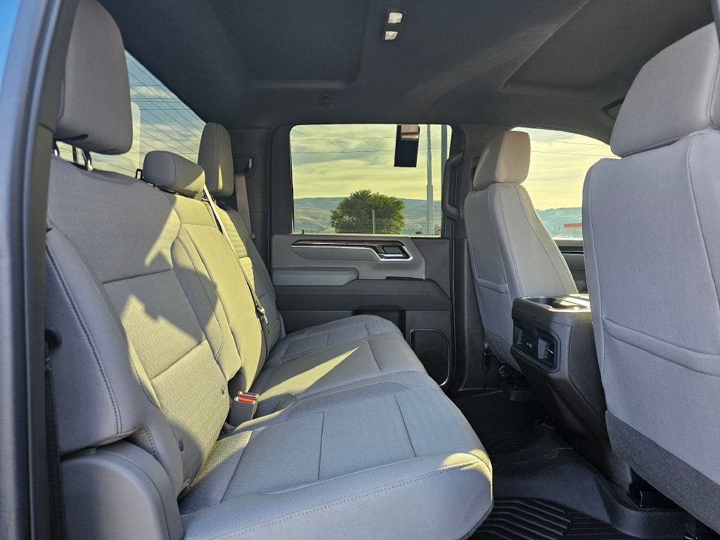 Chevrolet Silverado photo 18