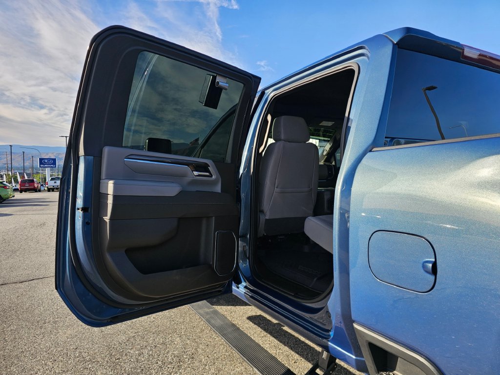 Chevrolet Silverado photo 23