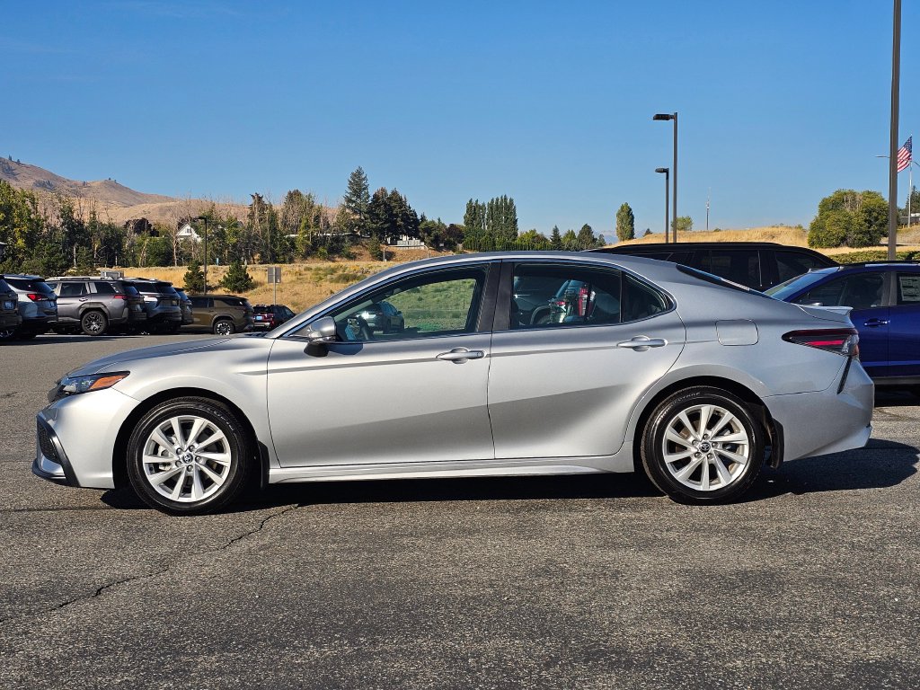Toyota Camry photo 2