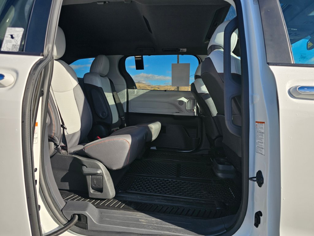 Toyota Sienna photo 19