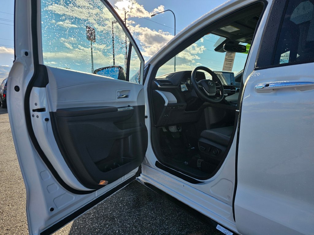 Toyota Sienna photo 29