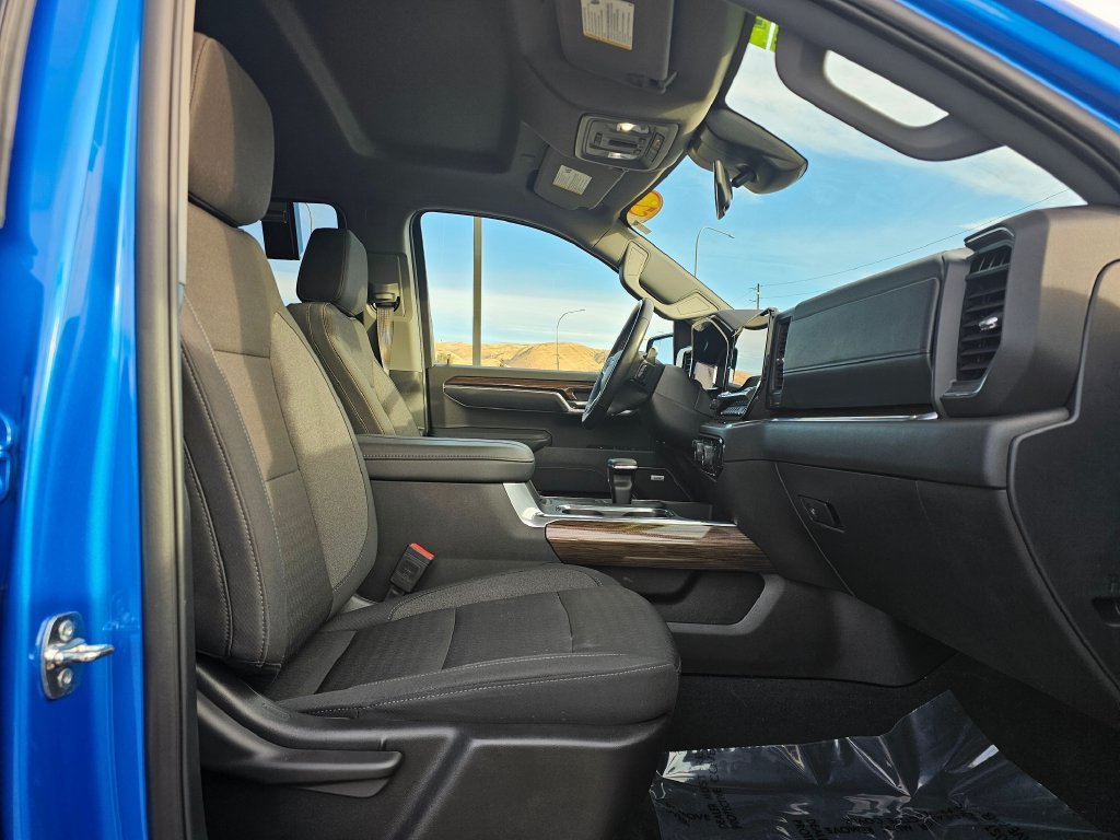 Chevrolet Silverado photo 17
