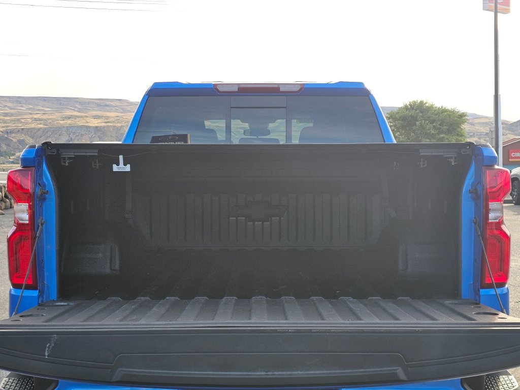 Chevrolet Silverado photo 23