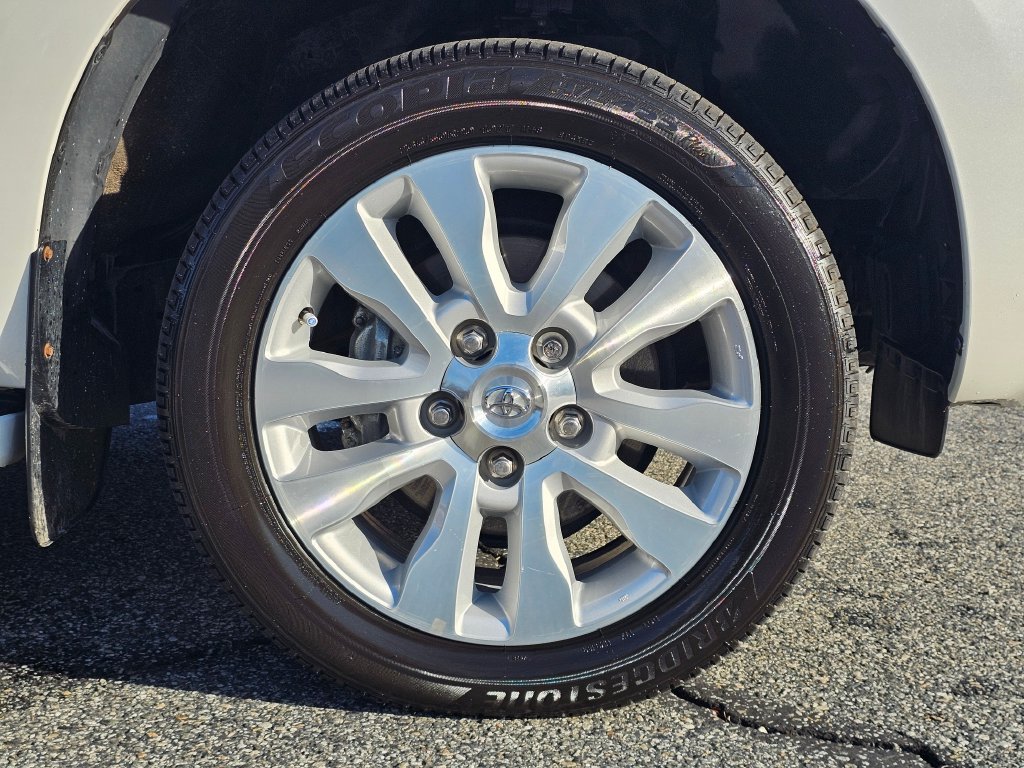 Toyota Sequoia photo 16