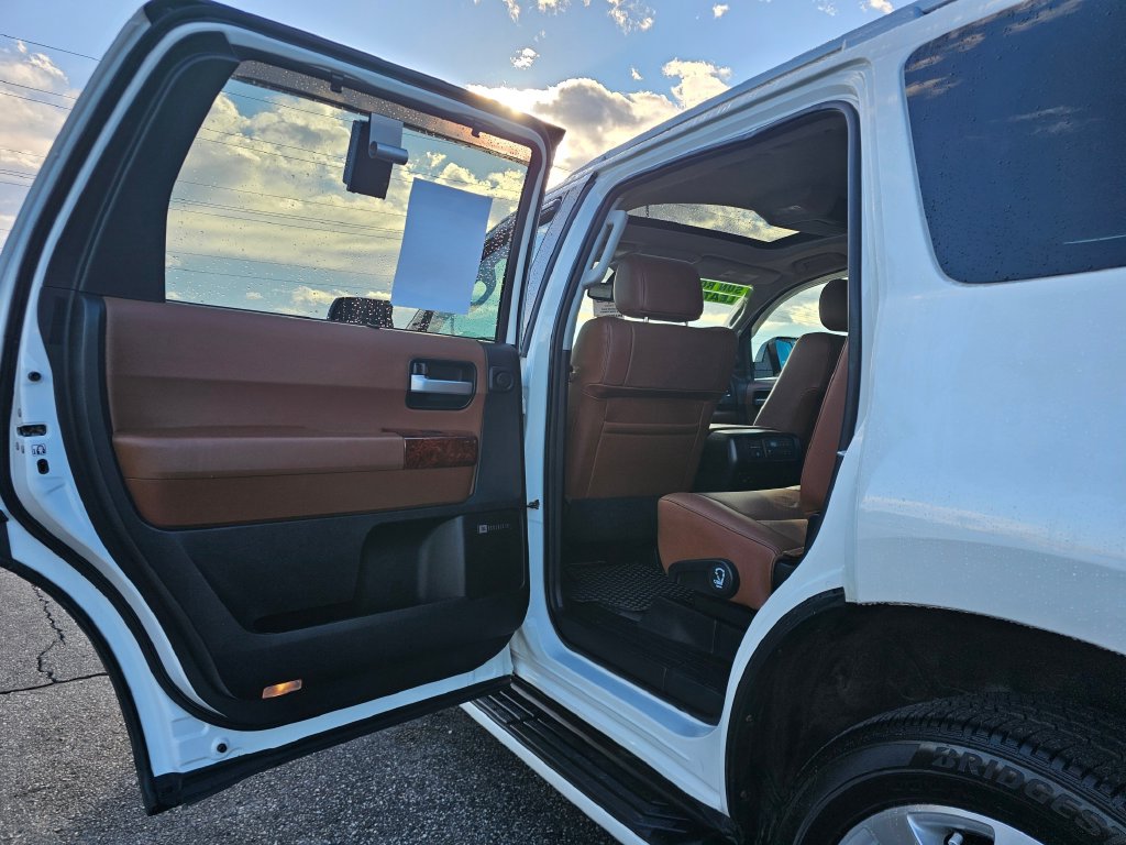Toyota Sequoia photo 23