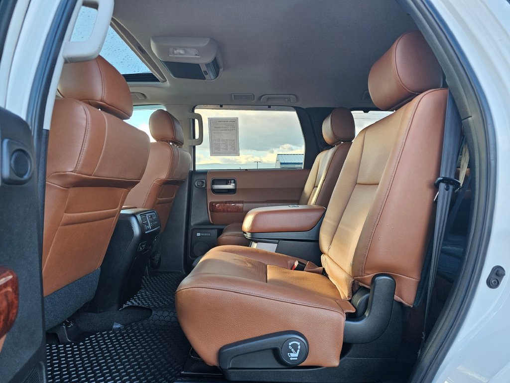 Toyota Sequoia photo 24