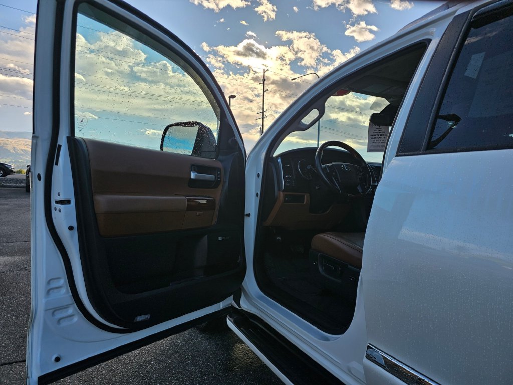 Toyota Sequoia photo 27