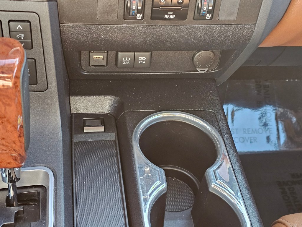Toyota Sequoia photo 34