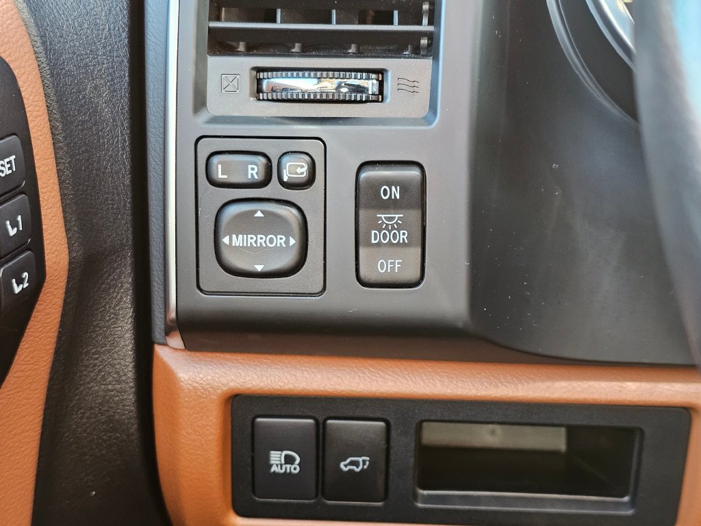 Toyota Sequoia photo 39