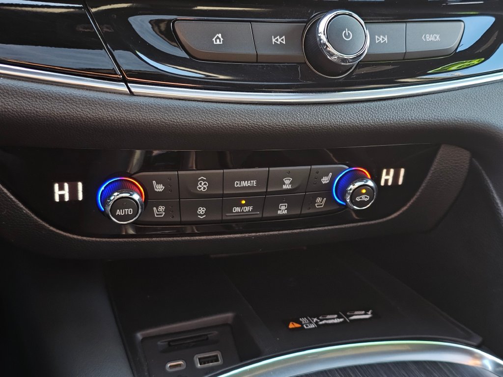 Buick Enclave photo 35