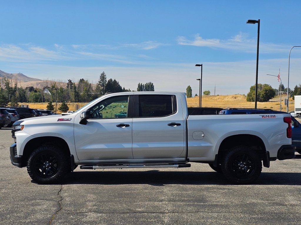 Chevrolet Silverado photo 2