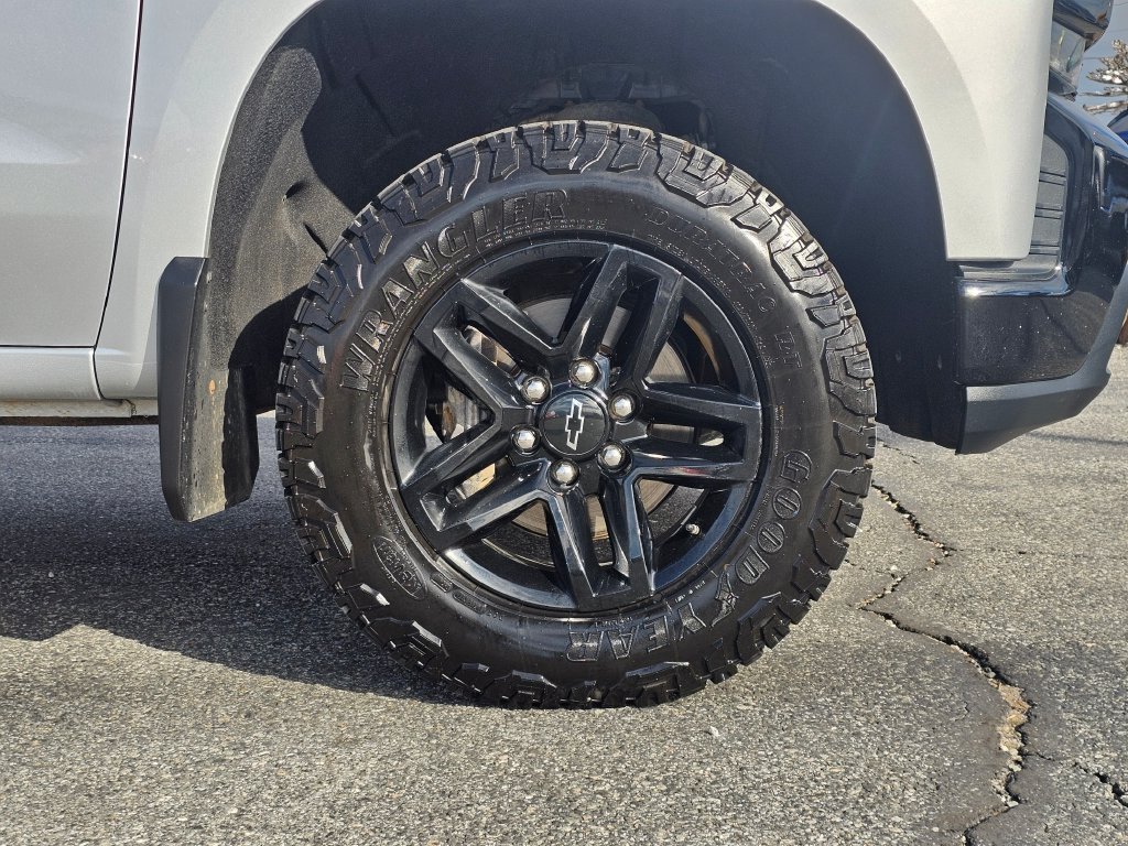 Photo 16 of this Chevrolet Silverado 1500