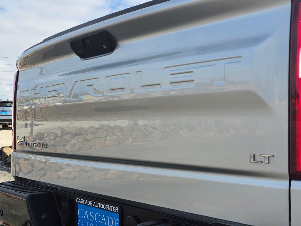 Photo 21 of this Chevrolet Silverado 1500