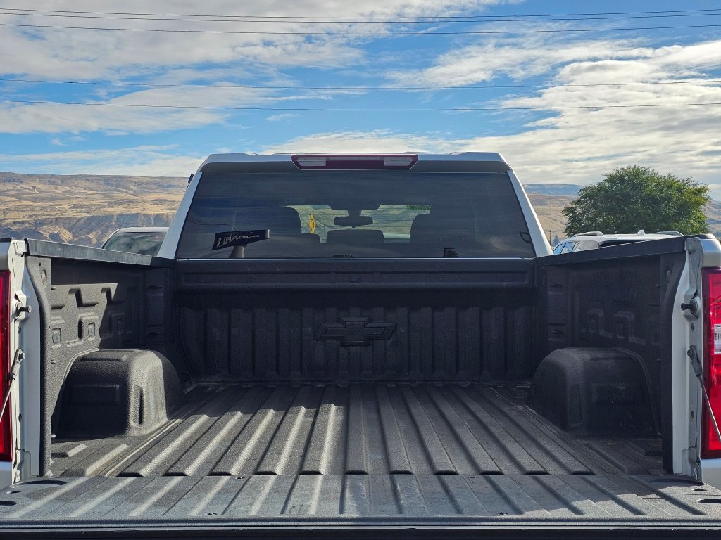 Photo 23 of this Chevrolet Silverado 1500