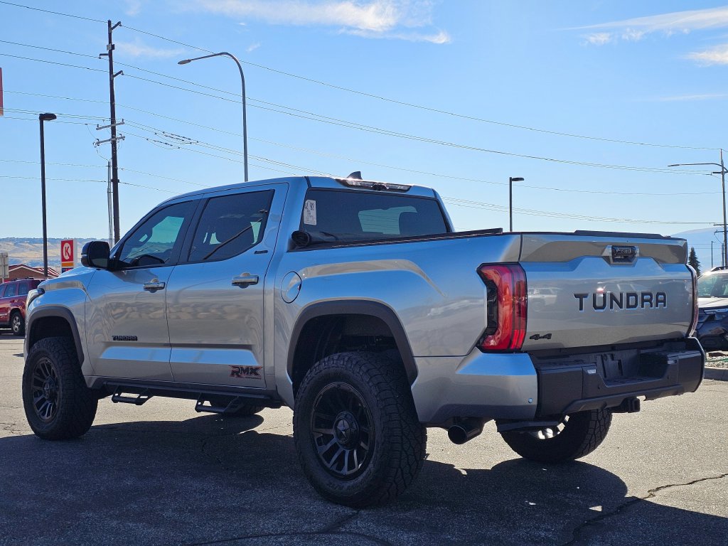 Toyota Tundra photo 2