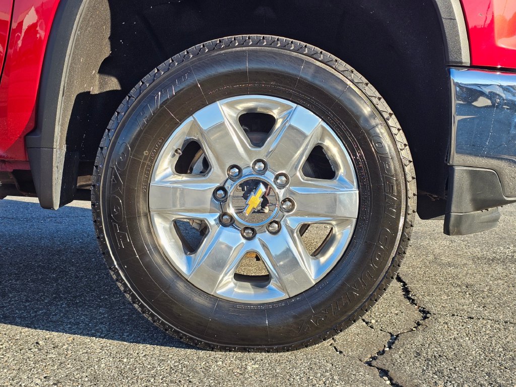 Photo 16 of this Chevrolet Silverado 2500HD