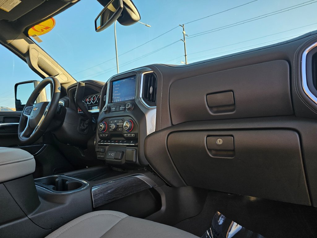 Photo 18 of this Chevrolet Silverado 2500HD