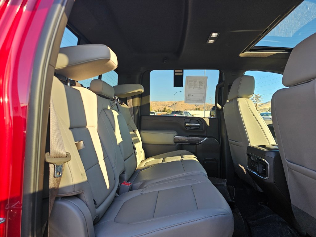 Photo 19 of this Chevrolet Silverado 2500HD