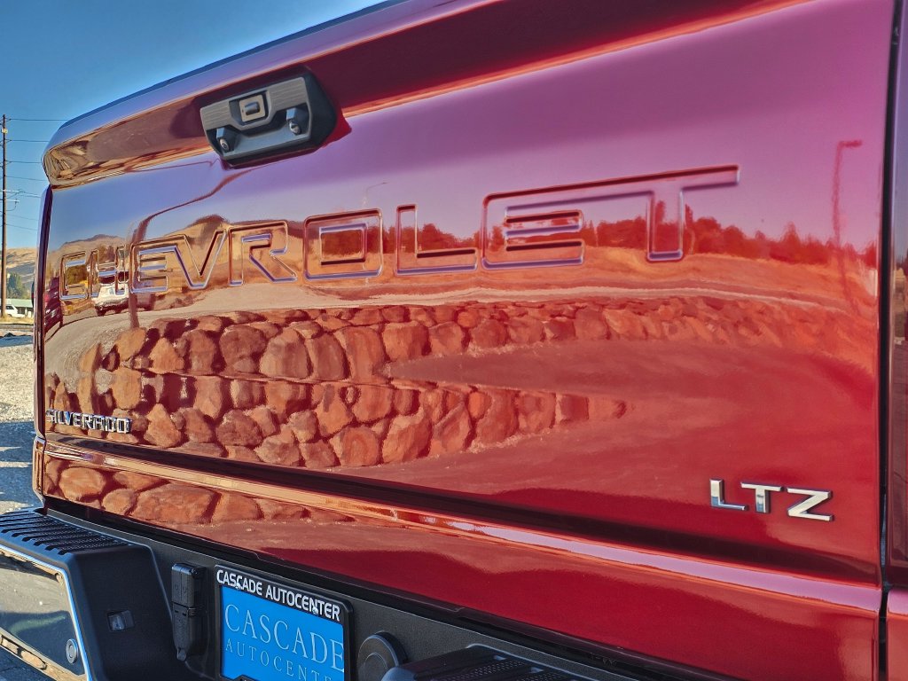 Photo 21 of this Chevrolet Silverado 2500HD