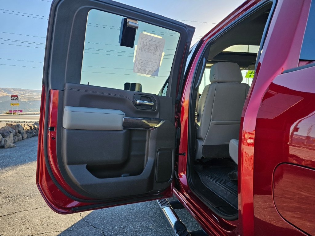 Photo 23 of this Chevrolet Silverado 2500HD