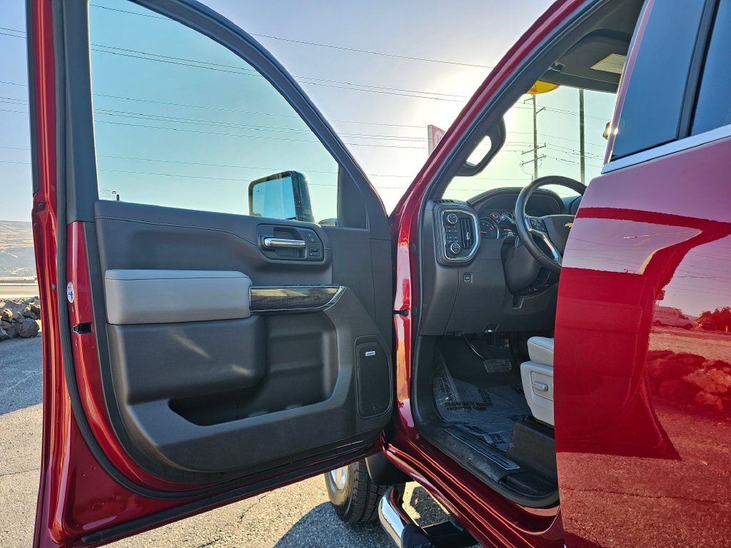 Photo 27 of this Chevrolet Silverado 2500HD