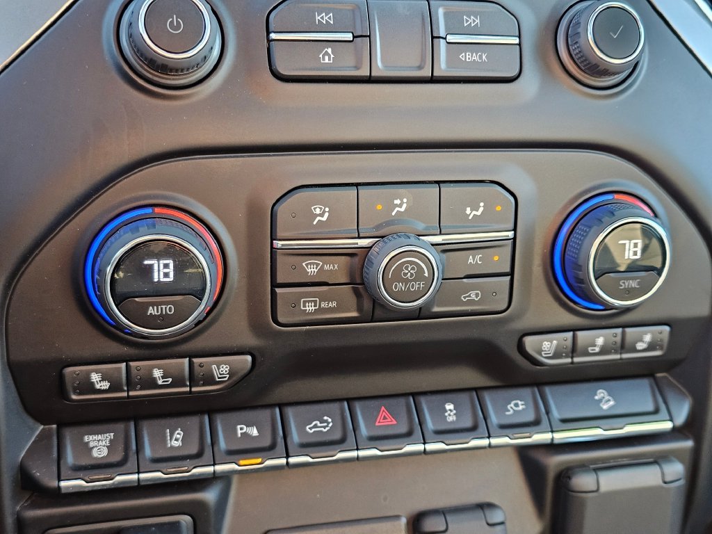 Photo 33 of this Chevrolet Silverado 2500HD