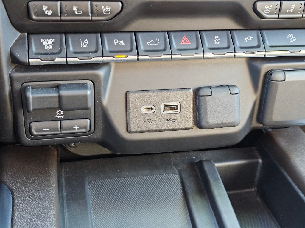 Photo 34 of this Chevrolet Silverado 2500HD