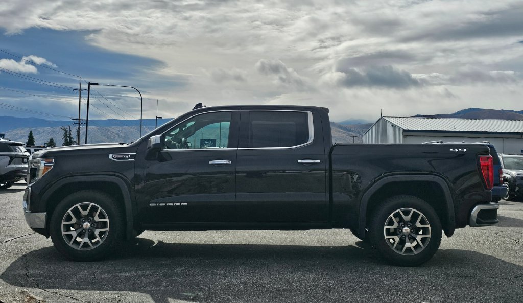 GMC Sierra photo 2