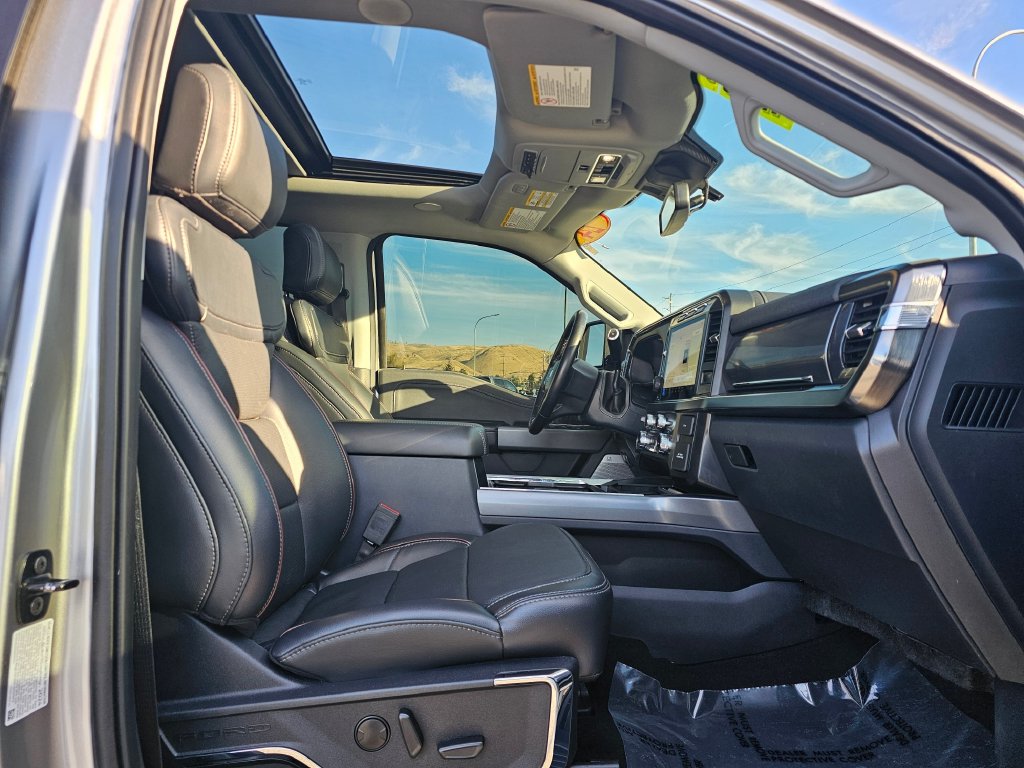 Photo 17 of this Ford Super Duty F-350 SRW
