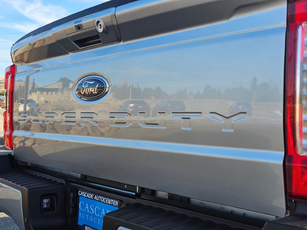 Photo 21 of this Ford Super Duty F-350 SRW